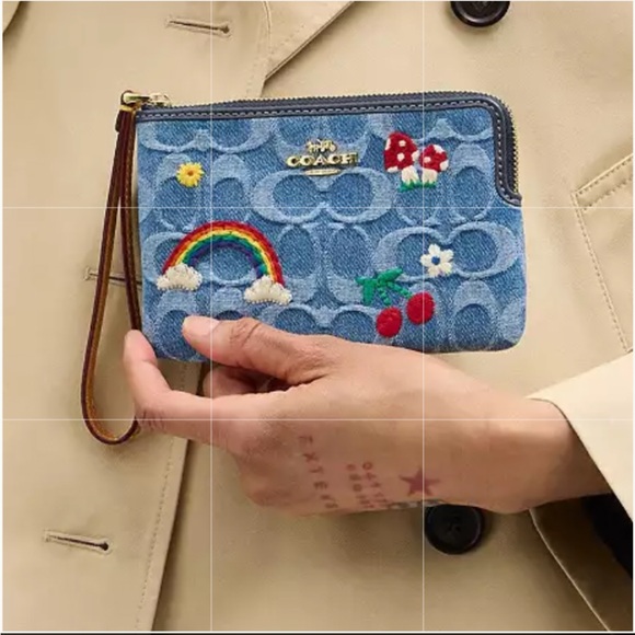 πππ COACH ZIP WRISTLET IN SIGNATURE DENIM πππ NWT πππ - Picture 6 of 9